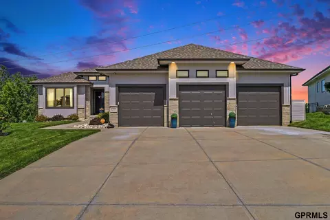 4215 N 187th St, Elkhorn, NE 68022