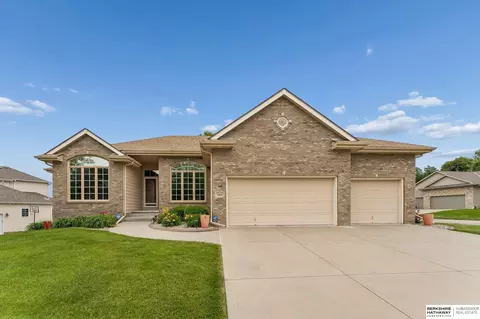 7419 S 94th St, La Vista, NE 68128