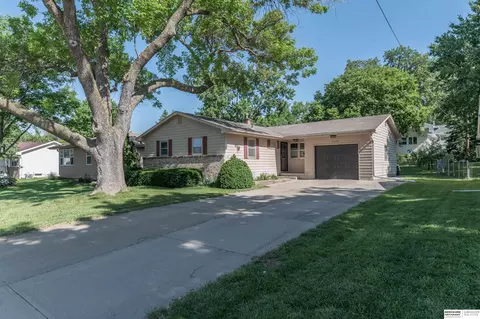 12630 Bartels Dr, Omaha, NE 68137