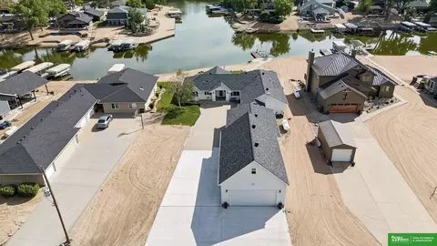 s1197 North Lake Shore Drive, Fremont, NE 68025