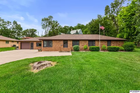 2423 Fontanelle Blvd, Blair, NE 68008