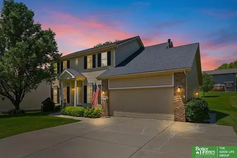212 Castle Pine Dr, Papillion, NE 68133