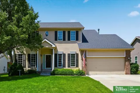 212 Castle Pine Dr, Papillion, NE 68133