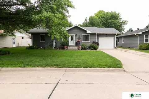1519 Raell Dr, York, NE 68467