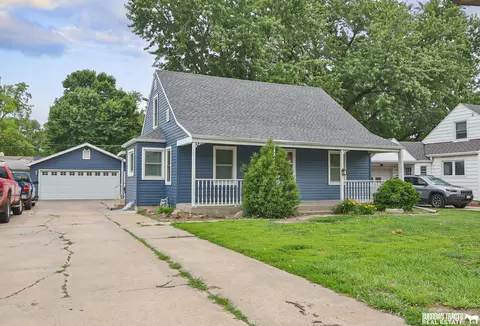1107 N 13th St, Beatrice, NE 68310