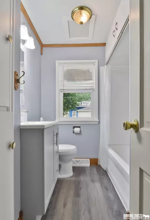 Bath - 1107 N 13th St, Beatrice, NE 68310 photo 1 of 4