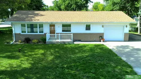 822 W Nobes Rd, York, NE 68467