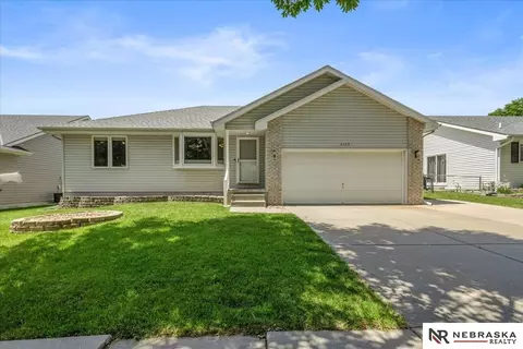 6109 NW 11th St, Lincoln, NE 68521