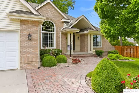 300 S Fillmore St, Papillion, NE 68046
