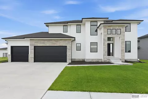 21113 Ellison Ave, Elkhorn, NE 68022