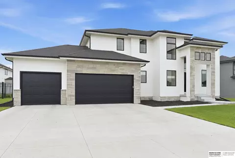 21113 Ellison Ave, Elkhorn, NE 68022
