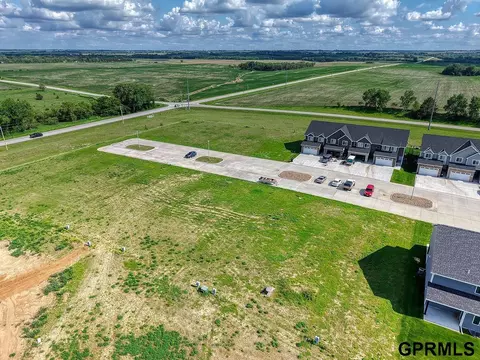 1962 Titan Pl, Hickman, NE 68372