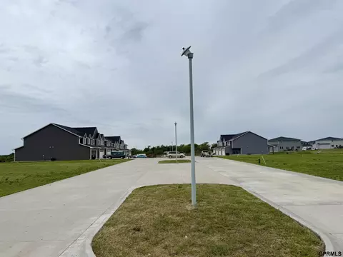 1951 Titan Pl, Hickman, NE 68372
