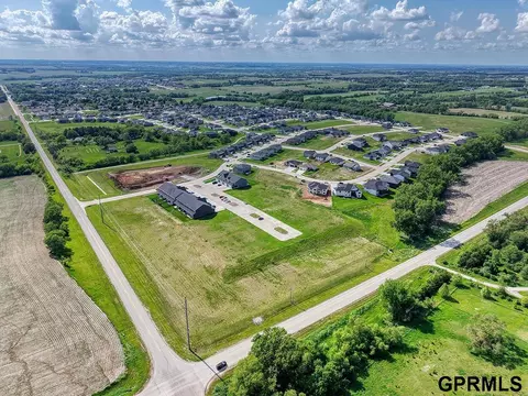 1911 Titan Pl, Hickman, NE 68372