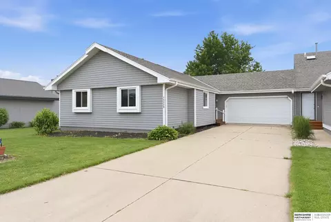 15329 R St, Omaha, NE 68137