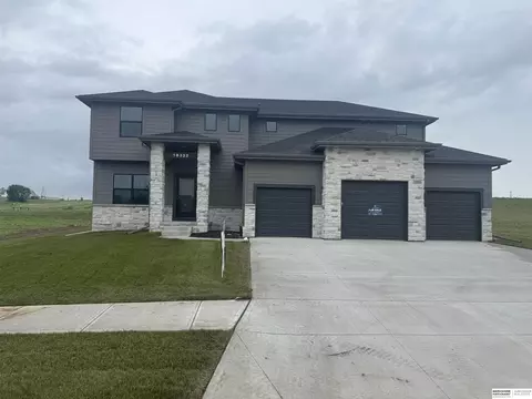 18322 Schirra St, Gretna, NE 68028