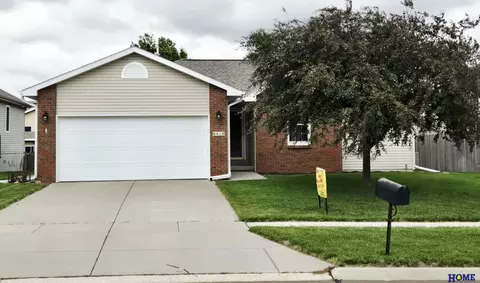6410 Cornflower Dr, Lincoln, NE 68504