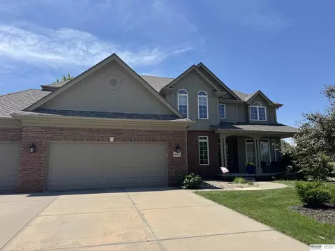 16163 Pinkney St, Omaha, NE 68116