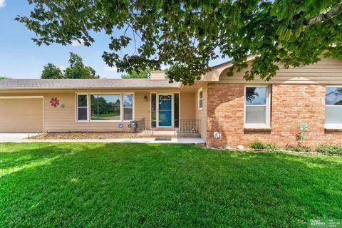 10320 Hilltop Rd, Omaha, NE 68134