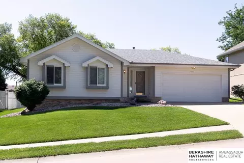 12111 Bedford Ave, Omaha, NE 68164