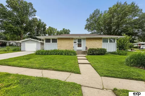8315 Templeton Dr, Omaha, NE 68134