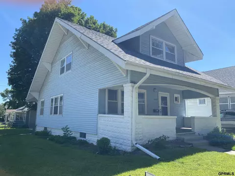 3303 Arbor St, Omaha, NE 68105