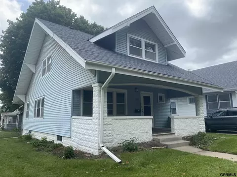 3303 Arbor St, Omaha, NE 68105