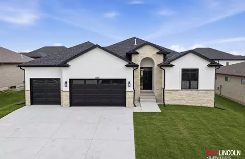 605 N 108 St, Lincoln, NE 68527