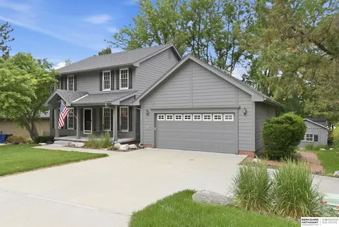 10552 Forrest Dr, Omaha, NE 68124