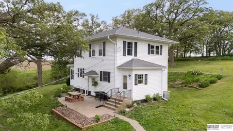 28218 Sycamore Rd, Neola, IA 51559