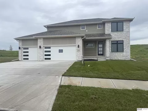 18552 Sycamore Dr, Gretna, NE 68028