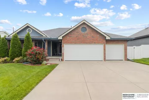 11831 S 48th St, Bellevue, NE 68133