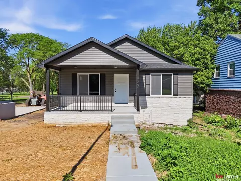 929 N 66th St, Lincoln, NE 68505