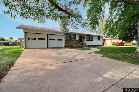 1963 E 9th St, Fremont, NE 68025