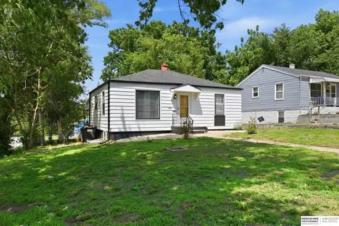 3496 Pratt St, Omaha, NE 68111