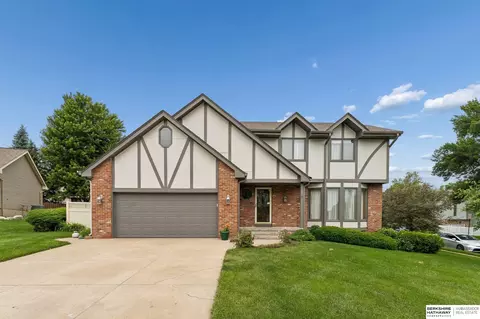 603 Dearborn Cir, Papillion, NE 68046