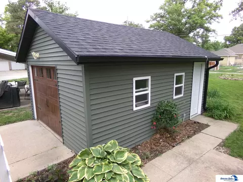 Exterior - 1708 Grant St, Beatrice, NE 68310 photo 12 of 14