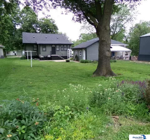 Exterior - 1708 Grant St, Beatrice, NE 68310 photo 4 of 14