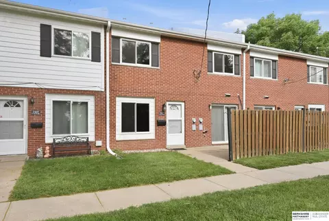 2467 S 3rd Street Plz, Omaha, NE 68108