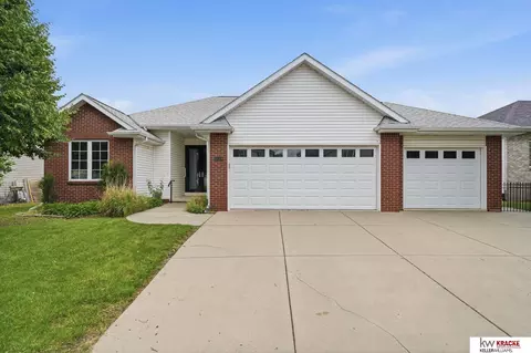 2150 Manitou Dr, Lincoln, NE 68521