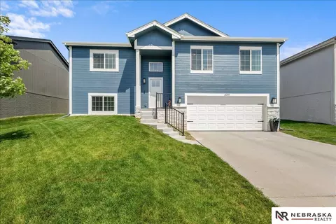 8205 N 174th Ave, Bennington, NE 68007