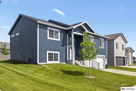 8205 N 174th Ave, Bennington, NE 68007