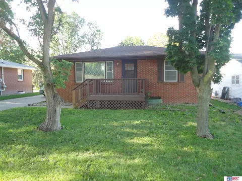 6711 Vine St, Lincoln, NE 68505