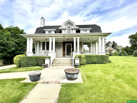 801 811 10th St, Wisner, NE 68791