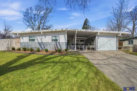 6230 Sunrise Rd, Lincoln, NE 68510