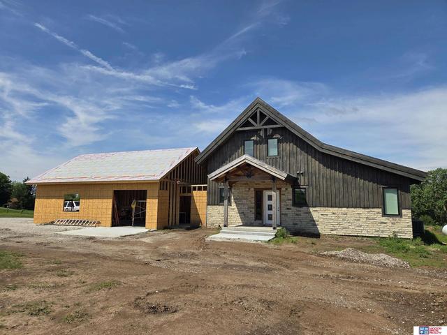 1385 Lakeview Ln, Beatrice, NE 68310