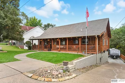8616 Emerson Rd, Plattsmouth, NE 68048