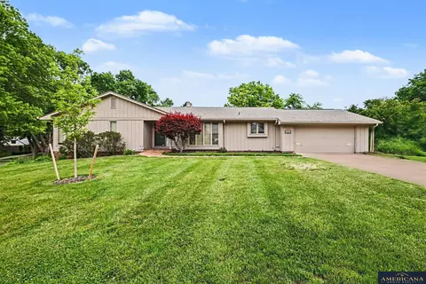 9916 Devonshire Dr, Omaha, NE 68114