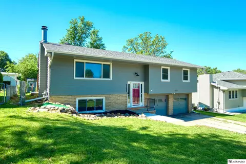 8523 Orchard Ave, Omaha, NE 68127