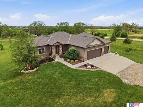 17550 Red Sunset Ct, Bennet, NE 68317